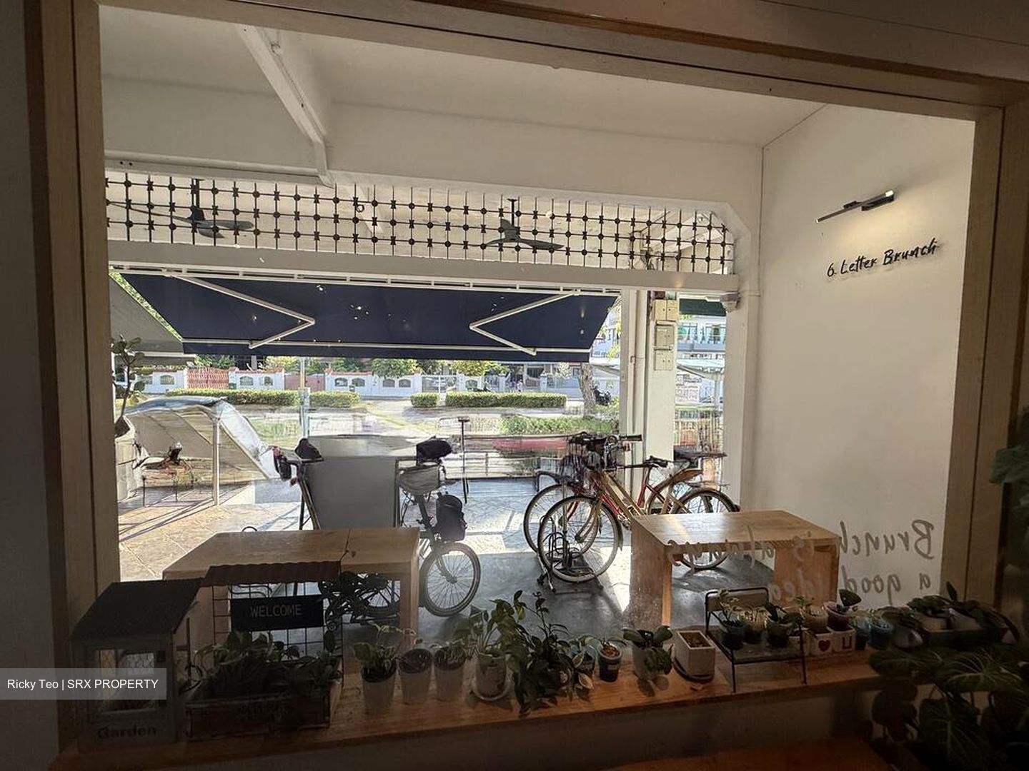 Frankel Estate (D15), Retail #587554071